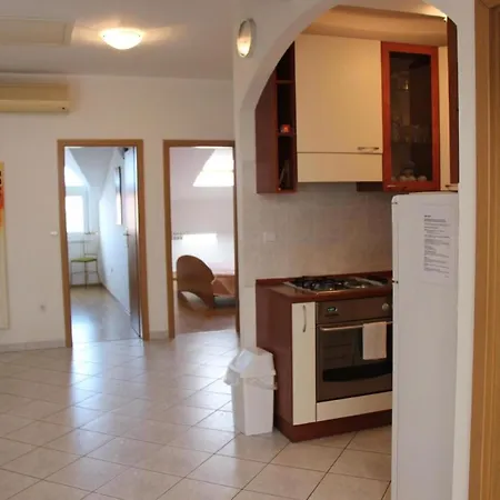 Apartman Moderne Dachgeschosswohnung Mit Kleiner Terrasse In Zentraler Lage *