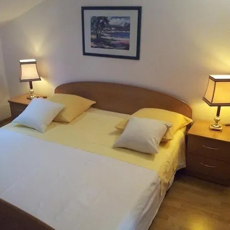 Apartman Moderne Dachgeschosswohnung Mit Kleiner Terrasse In Zentraler Lage *