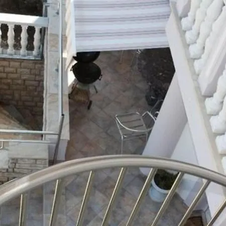 Moderne Dachgeschosswohnung Mit Kleiner Terrasse In Zentraler Lage * Zadar