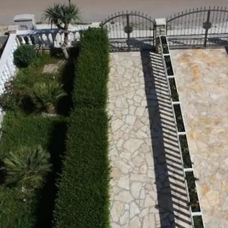 Moderne Dachgeschosswohnung Mit Kleiner Terrasse In Zentraler Lage Zadar